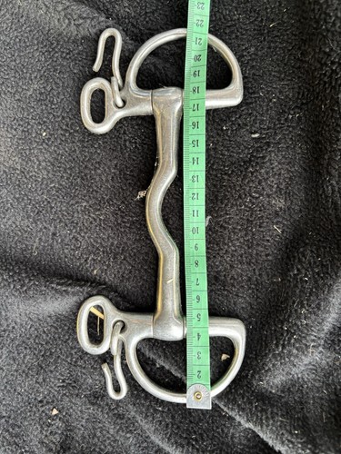 Kimblewick bit with curved - bit,