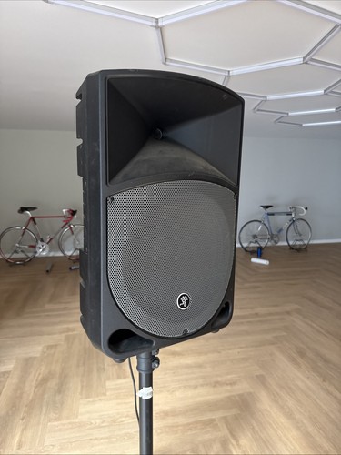 Mackie thump 12a and stand - thump, th-12a