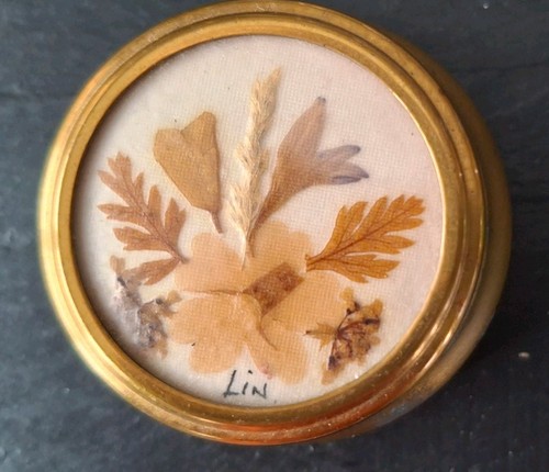 Gold tone vintage pressed - tone,