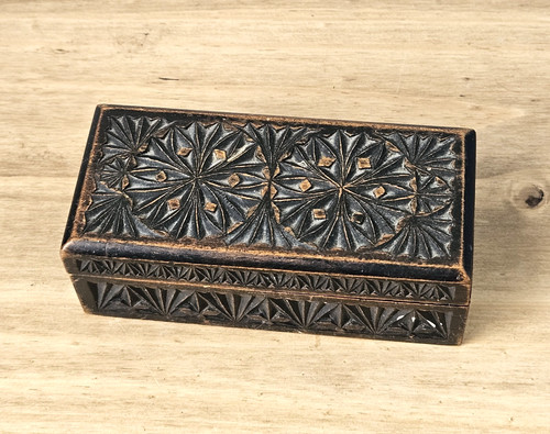 Antique black forest small - black,