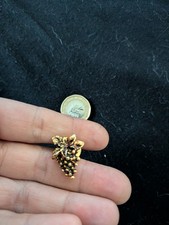 Pretty Grapevine Gold Tone Pin