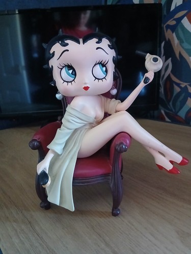 Betty boop grooming - betty,