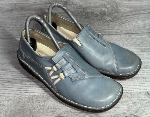 Loretta hand made leather - hand,