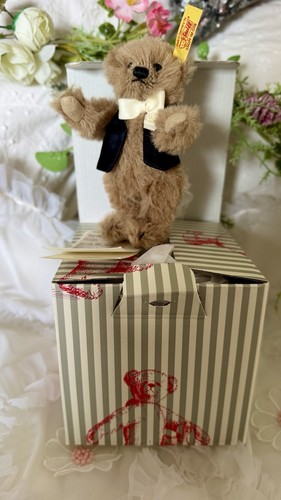 Lovely steiff bridegroom - lovely,
