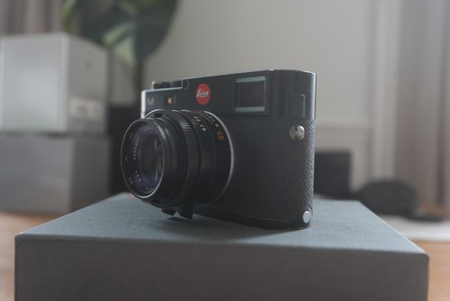 Black paint leica 240 - paint,