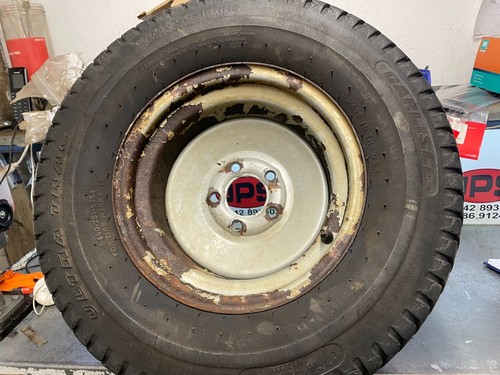 Rear stud wheel tyre - rear,