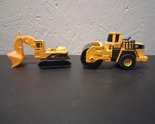 Cat yellow black diecast - cat, yellow/black