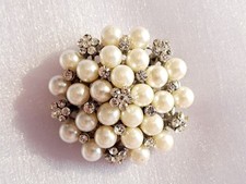 No. 27 *LARGE PEARL & DIAMANTE VINTAGE FLOWER STYLE BROOCH, PROM, WEDDING!*