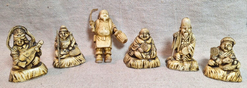 Buddha monk figurines - 6,