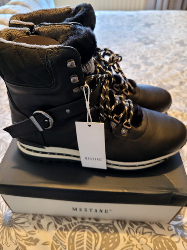Women mustang boots size 8 - size,