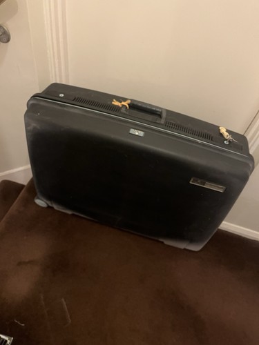 Delsey hard shell suitcase - hard,