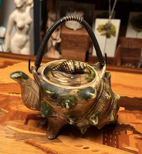The teapot that brings - 🌊,