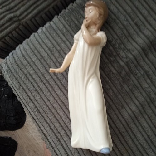 Spanish porcelain figurine - ,