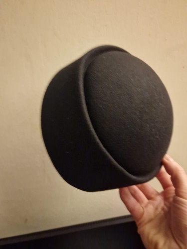 Black felt pillbox hat - black,