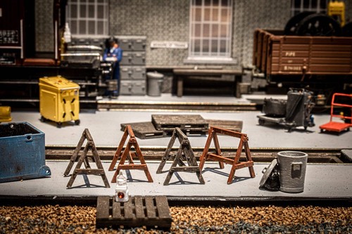 Workshop trestles oo gauge - workshop,