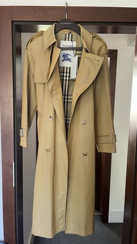 Bnwt burberry cream gold - bnwt,