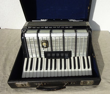Accordion Weltmeister Amigo 80 Basses 5/3 Register