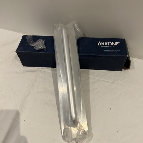 Arrone pull handle - on, back