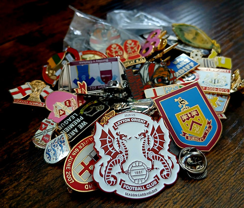 Football pin badge job - job, 30