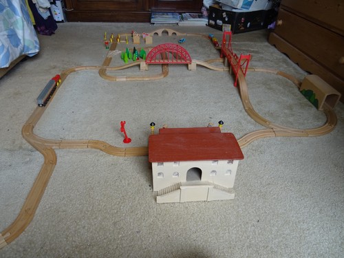 Wooden train track set job - train,