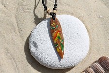 NEW WOODEN RETRO FLOWER SURFBOARD PENDANT NECKLACE SURFER TALISMAN BEACH / n243d