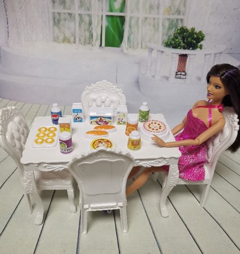 Scale dolls house - dolls,