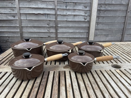 Creuset cast iron saucepan - cast,