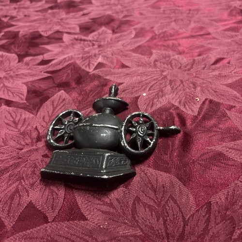 Vintage black cast iron - black,