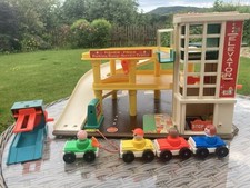 Vintage Fisher Price Garage - Cars, People and Inspection Ramp. - Working Lift
