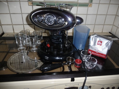 Illy coffee maker luca trazzi - coffee,