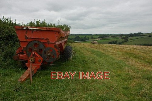 Photo neglected muck spreader - photo,