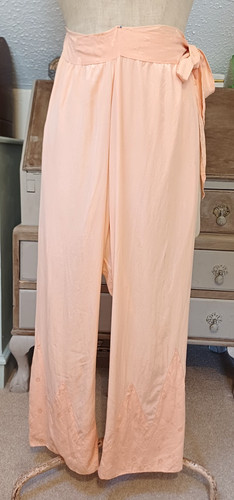 Vintage 1930s art deco pink
