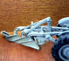 Plough 3 furrow for tractor G159 UNPAINTED OO Scale Langley Models Kit 1/76