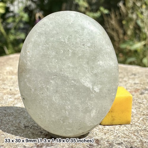 Green quartz palm stone worry - green,