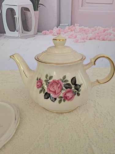 Vintage sadler cream - cream, colour