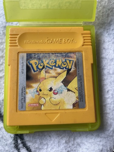 Pokémon yellow version - yellow,