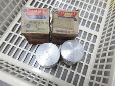 Yamaha RD200 Piston STD x2 1974-76 NOS RD200 Standard Size PISTONS 397-11631-00