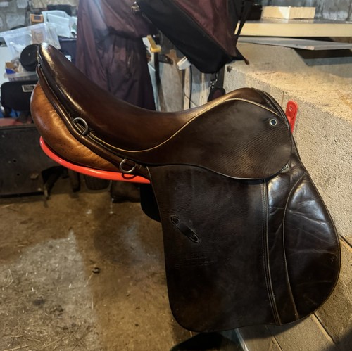 Stubben saddle brown - 17.5”,