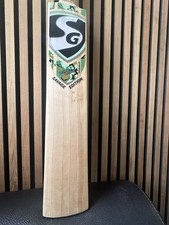 MB Malik cricket bat