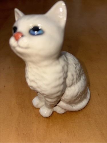 Beswick white cat 9cm - beswick,