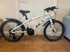 Frog 55. 20-Inch wheels. White