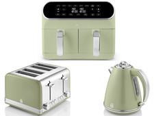 SWAN Retro Green Kettle