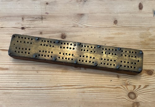 Vintage wooden cribbage board - wooden,