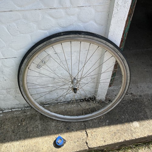Front bicycle wheel - front,