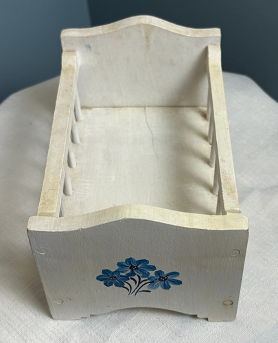 Vintage small white wood - small,