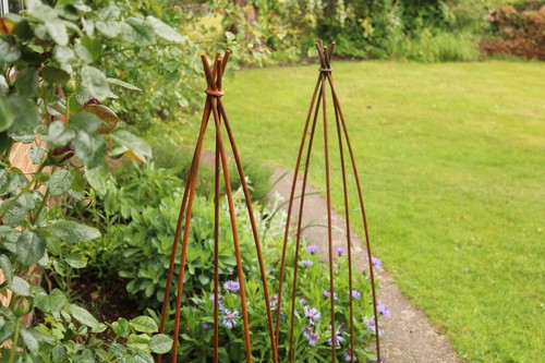 Pair metal wigwam bean - of,