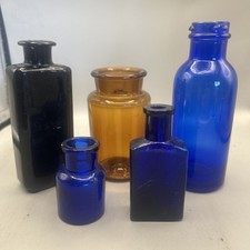 NICE GROUP OF GENUINE VINTAGE VICTORIAN AND LATER POISON CHEMIST BOTTLES P2