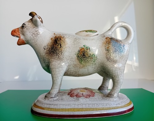 Milk creamer cow - cow, plinth