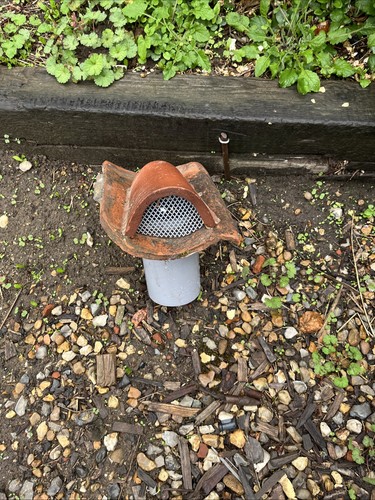 Roof tile vent