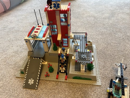 Lego city 7892 hospital - city, with